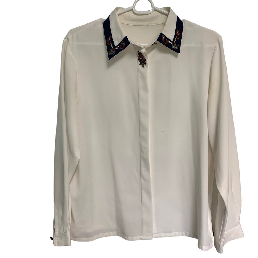 Vintage Women's White and Blue Trim Embroidered Button Up Blouse Size Large
